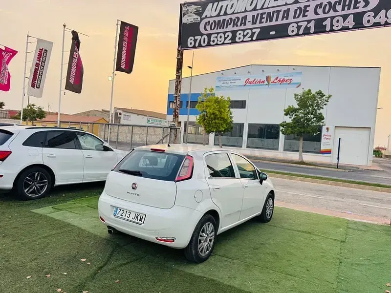 Usado Fiat Punto Easy 75 CV (55 kW) 2015 Blanco Utilitario