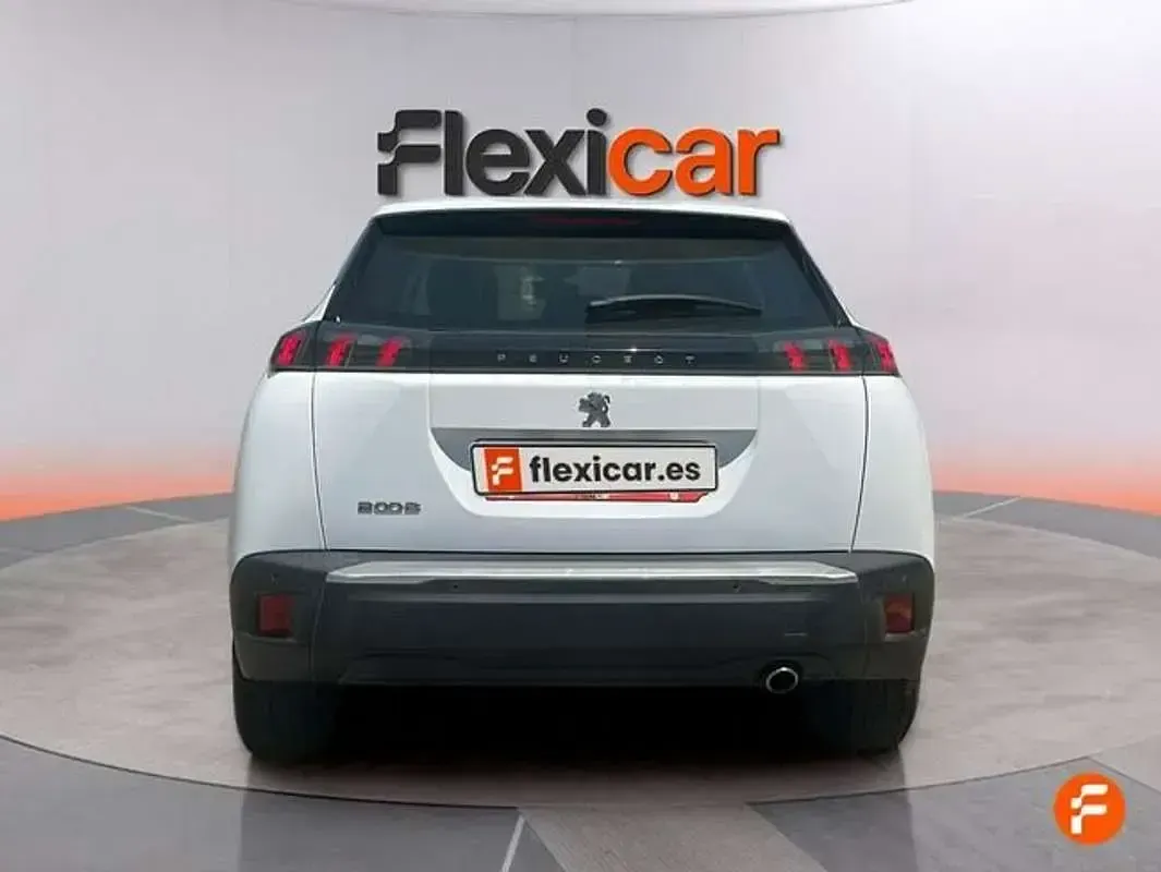 Usado Peugeot 2008 Active 110 CV (80 kW) 2021 Blanco SUV