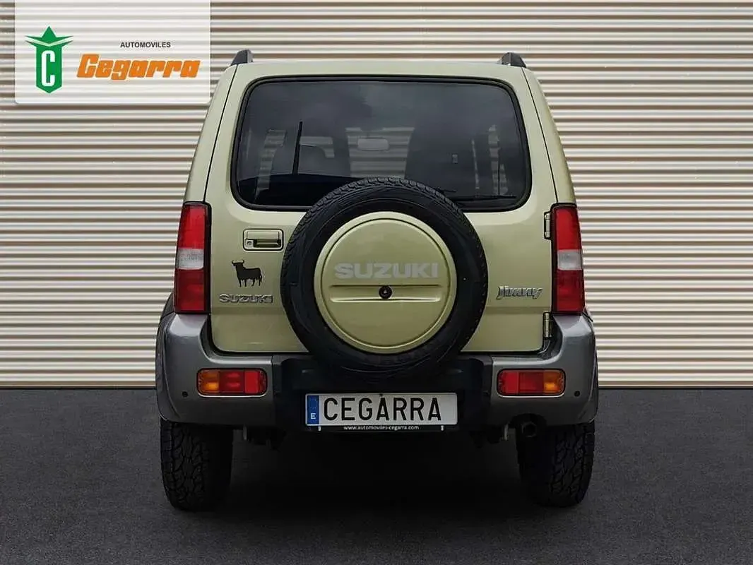 Usado Suzuki Jimny 84 CV (61 kW) 2012 Gris SUV