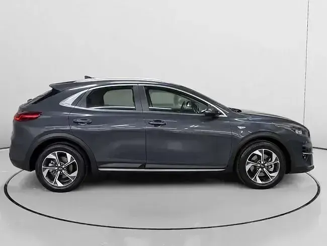 Usado Kia XCeed 120 CV (88 kW) 2022 Gris SUV