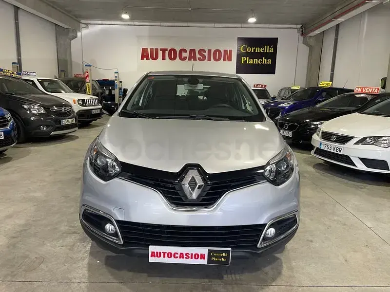 Usado Renault Captur Zen 90 CV (66 kW) 2017 Gris / plata SUV
