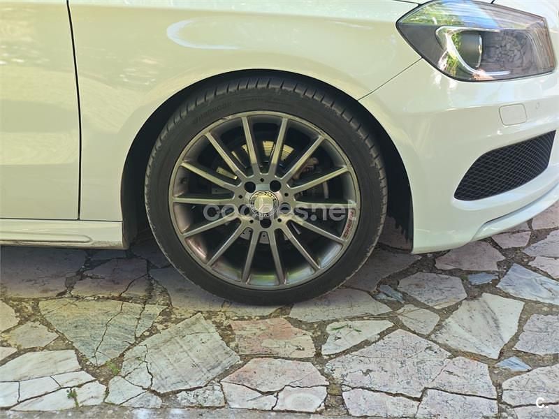 Usado Mercedes A180 AMG line 109 CV (80 kW) 2014 Blanco Berlina