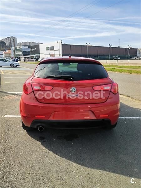 Usado Alfa Romeo Giulietta Progression 105 CV (77 kW) 2014 Rojo Utilitario