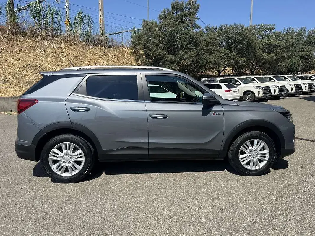 Usado SsangYong Korando 149 CV (109 kW) 2023 Gris SUV