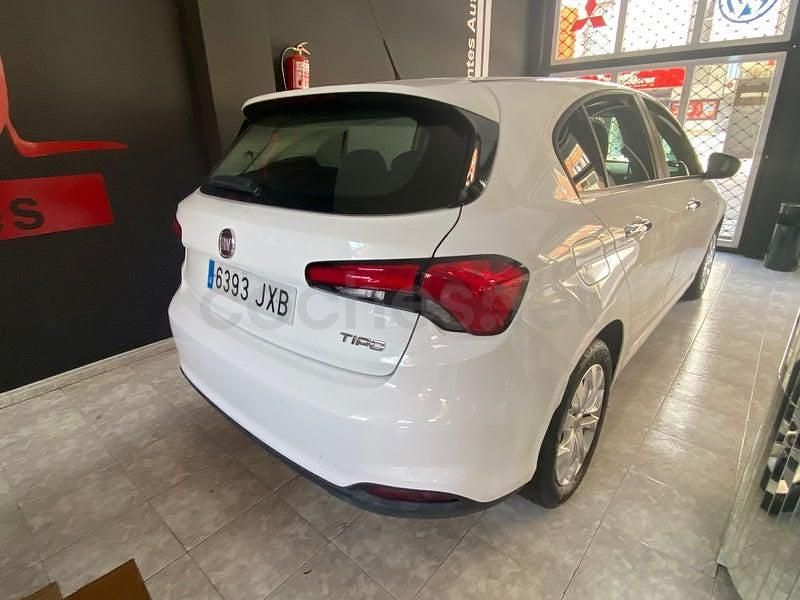 Usado Fiat Tipo Easy 95 CV (69 kW) 2017 Blanco Familiar
