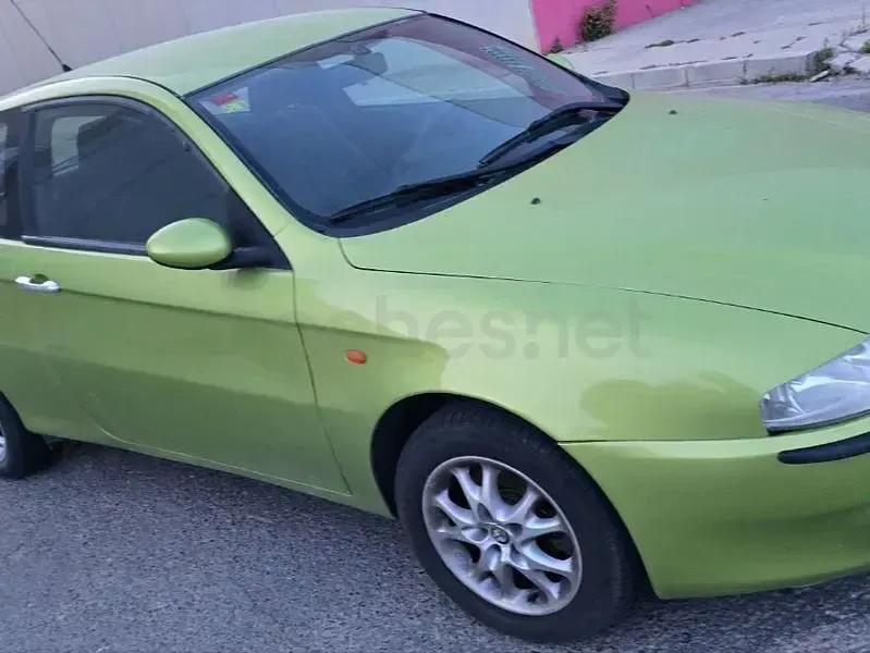 Usado Alfa Romeo 147 Progression 120 CV (88 kW) 2002 Verde Utilitario