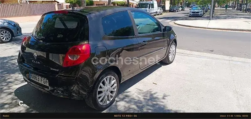 Usado Renault Clio II Extreme 100 CV (73 kW) 2006 Marrón Berlina