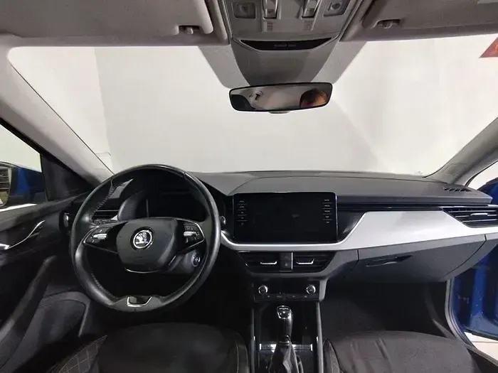 Usado Skoda Kamiq Ambition 110 CV (80 kW) 2021 Azul SUV