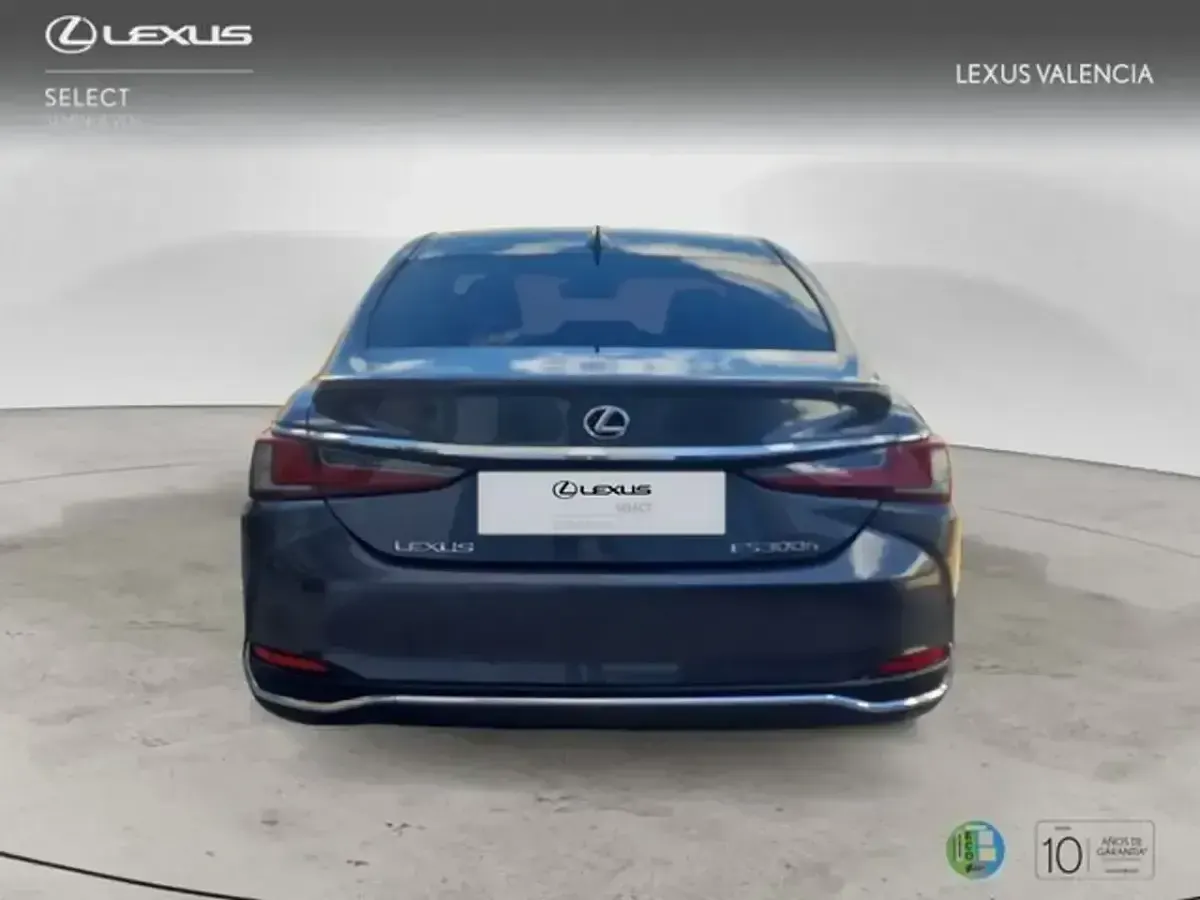 Usado Lexus ES300H 218 CV (160 kW) 2023 Gris Berlina
