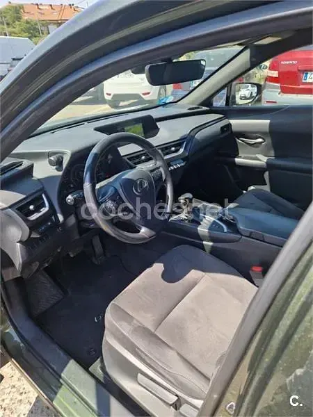 Usado Lexus UX Business Edition 184 CV (135 kW) 2019 Verde SUV