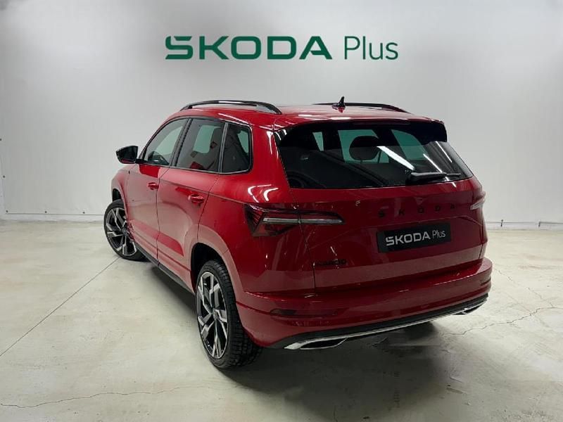 Usado Skoda Karoq SportLine 150 CV (110 kW) 2025 Rojo SUV