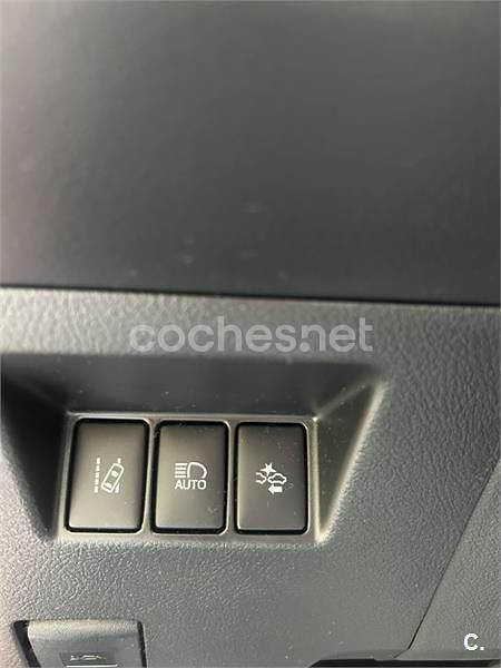 Usado Toyota Yaris Hybrid Advance 100 CV (73 kW) 2017 Rojo Berlina