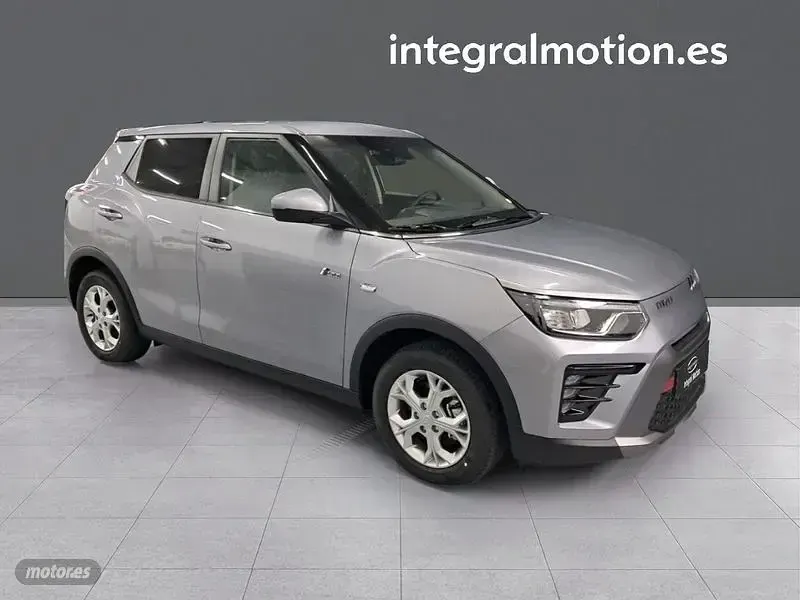 Usado KGM Tivoli 135 CV (99 kW) 2025 Gris / plata SUV