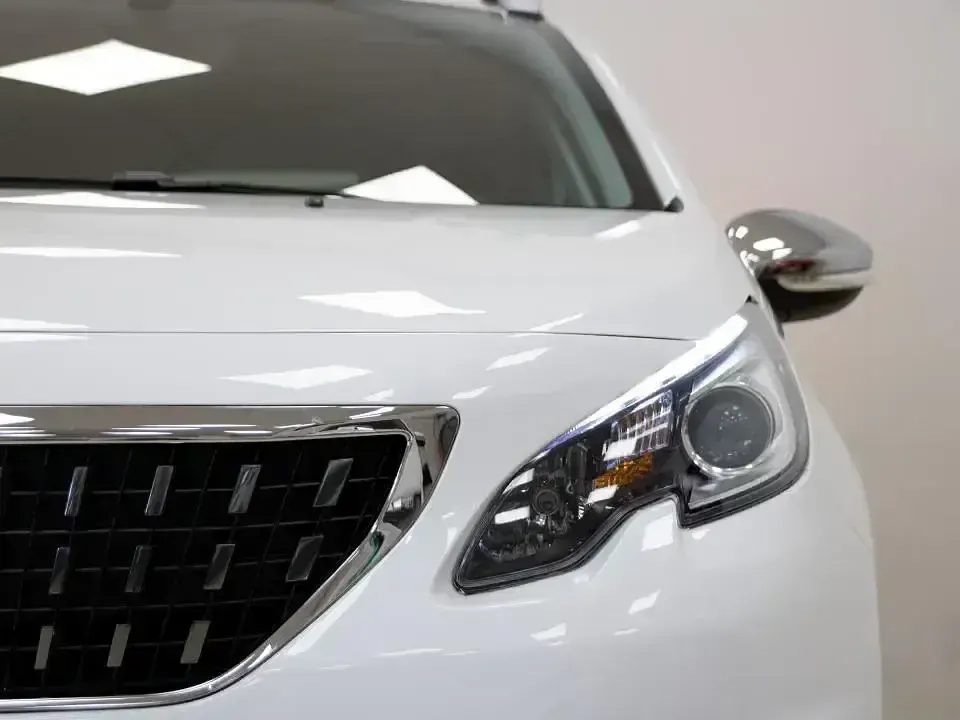 Usado Peugeot 2008 Style 100 CV (73 kW) 2016 Blanco SUV