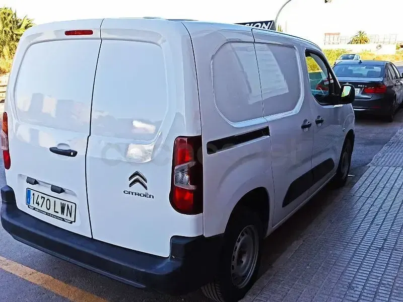 Usado Citroën Berlingo Live 102 CV (75 kW) 2022 Blanco Monovolumen