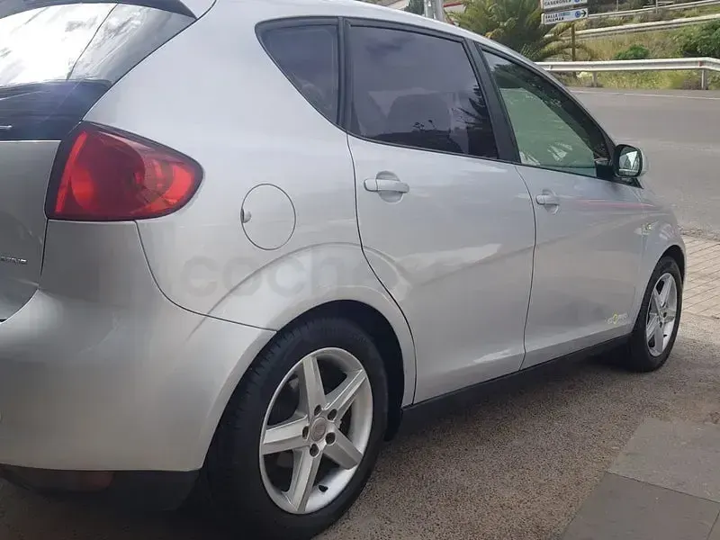 Usado Seat Altea Reference 105 CV (77 kW) 2011 Gris / plata Monovolumen