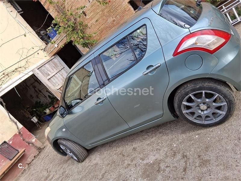 Usado Suzuki Swift GL 95 CV (69 kW) 2011 Gris / plata Utilitario