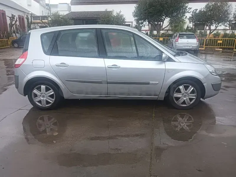 Usado Renault Scénic Dynamique 105 CV (77 kW) 2005 Gris / plata Monovolumen