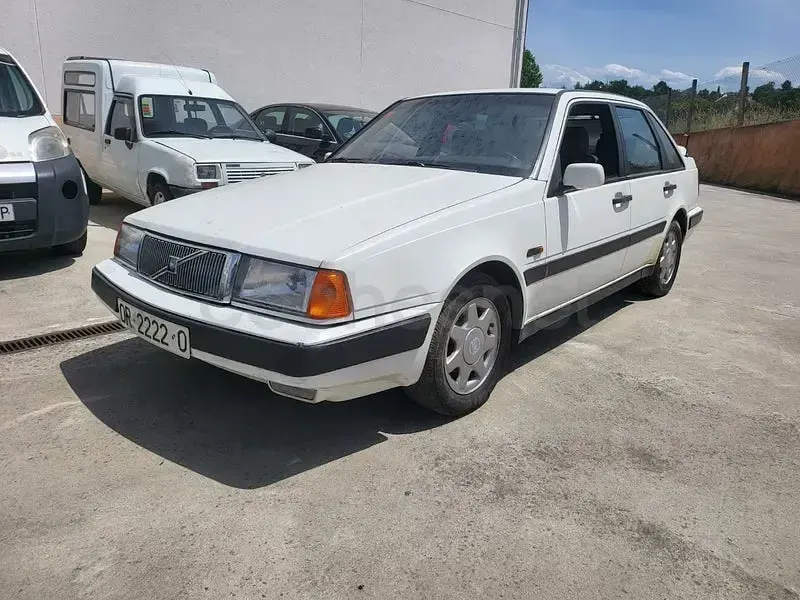 Usado Volvo 440 110 CV (80 kW) 1993 Blanco Utilitario