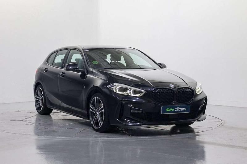 Usado BMW 118 150 CV (110 kW) 2021 Negro Utilitario