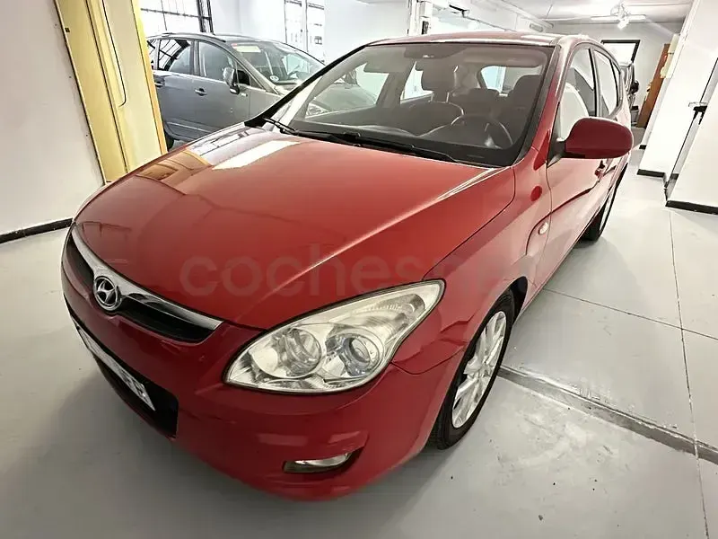 Usado Hyundai i30 Style 115 CV (84 kW) 2008 Rojo Berlina