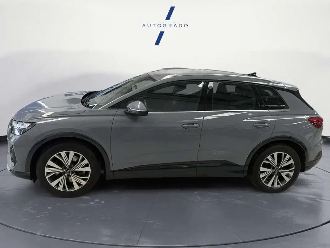 Usado Audi Q4 e-tron Advanced Plus 219 kW (299 CV) 2022 Gris SUV