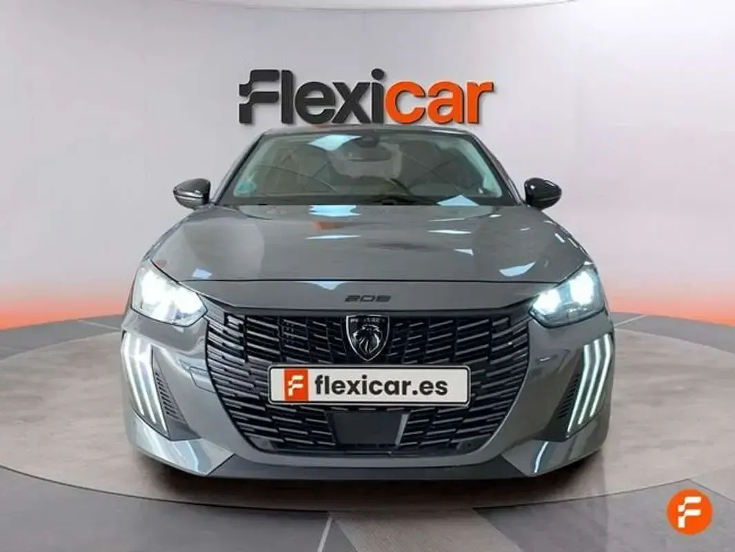 Usado Peugeot 208 Allure 101 CV (74 kW) 2025 Gris Utilitario