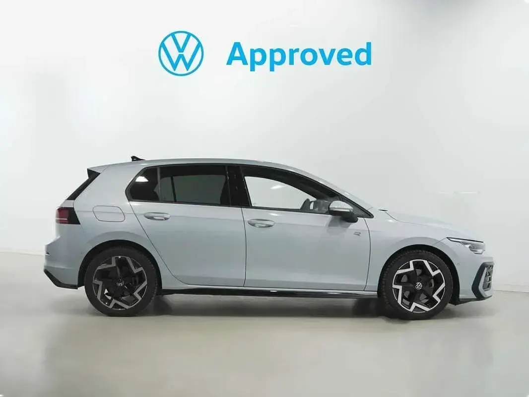 Usado VW Golf VIII R-line 150 CV (110 kW) 2025 Azul Utilitario