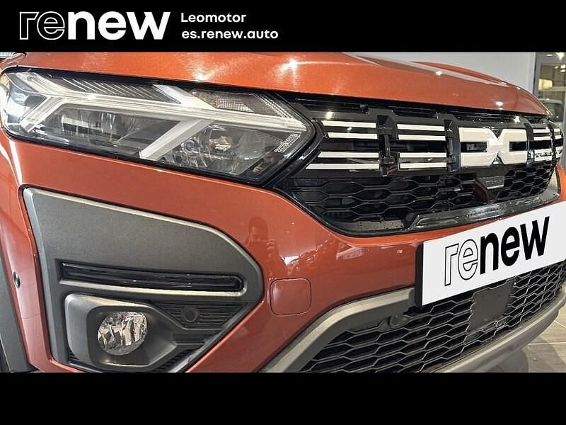 Usado Dacia Jogger Expression 110 CV (80 kW) 2024 Naranja Monovolumen