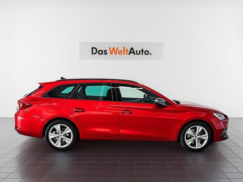 Usado Seat Leon FR 150 CV (110 kW) 2022 Rojo Familiar