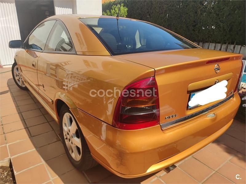 Usado Opel Astra 125 CV (91 kW) 2001 Naranja Coupe
