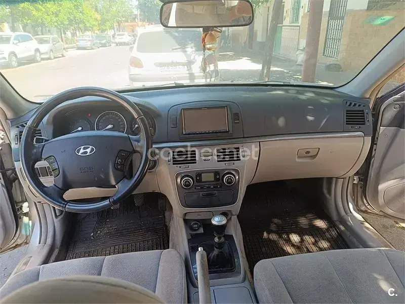 Usado Hyundai Sonata Comfort 140 CV (102 kW) 2007 Gris / plata Berlina