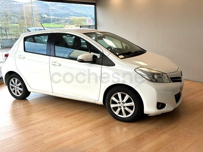 Usado Toyota Yaris Active 69 CV (50 kW) 2014 Blanco Utilitario