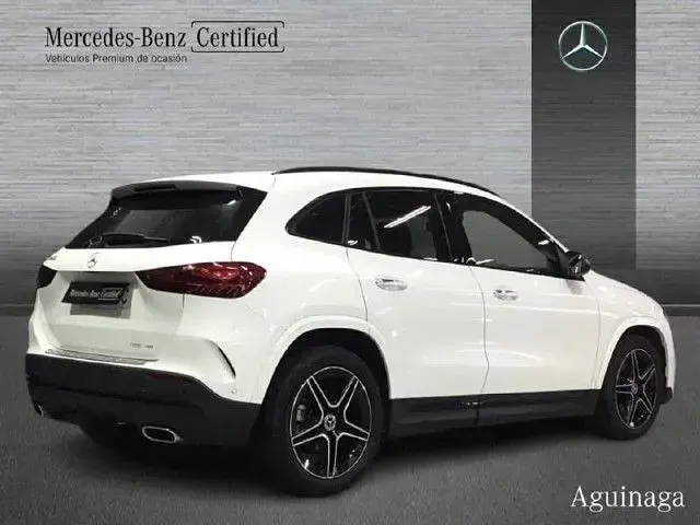 Usado Mercedes GLA200 163 CV (119 kW) 2024 Blanco polar SUV