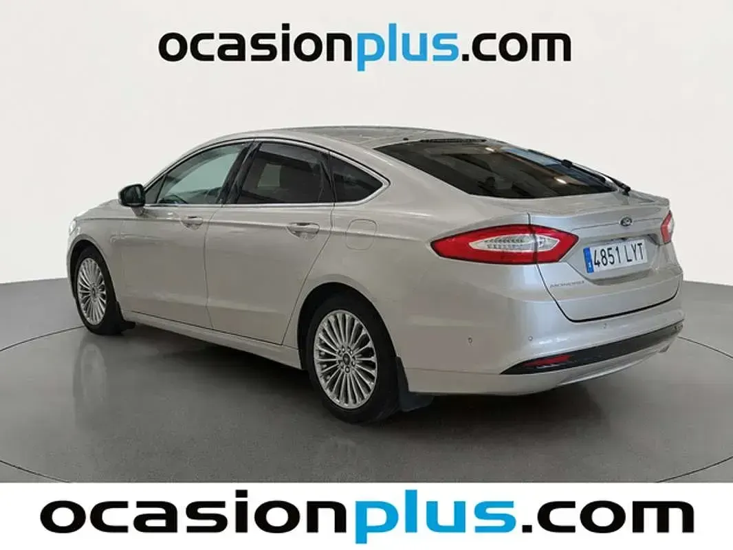 Usado Ford Mondeo Titanium 160 CV (117 kW) 2018 Plateado Berlina