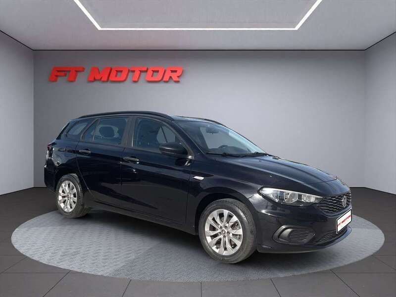 Negro Usado 2017 Fiat Tipo Lounge Familiar | 9999 € (Precio justo) - Imagen 1/4