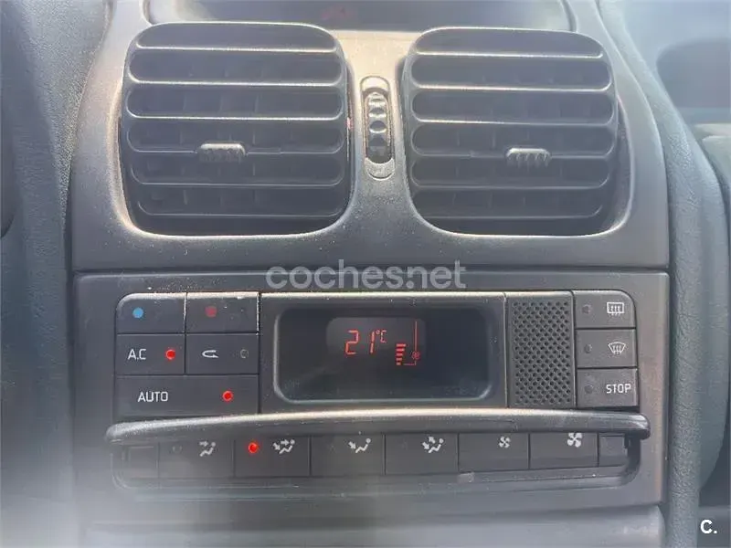 Usado Renault Laguna 115 CV (84 kW) 1994 Azul Utilitario