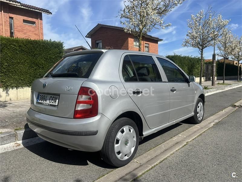 Usado Skoda Fabia 75 CV (55 kW) 2003 Gris / plata Berlina