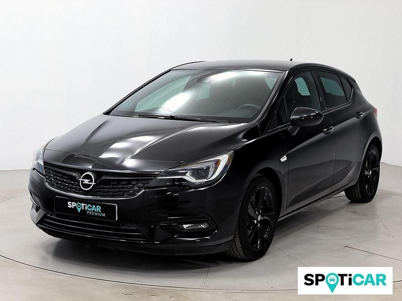 Usado Opel Astra Ultimate 145 CV (106 kW) 2021 Negro Utilitario