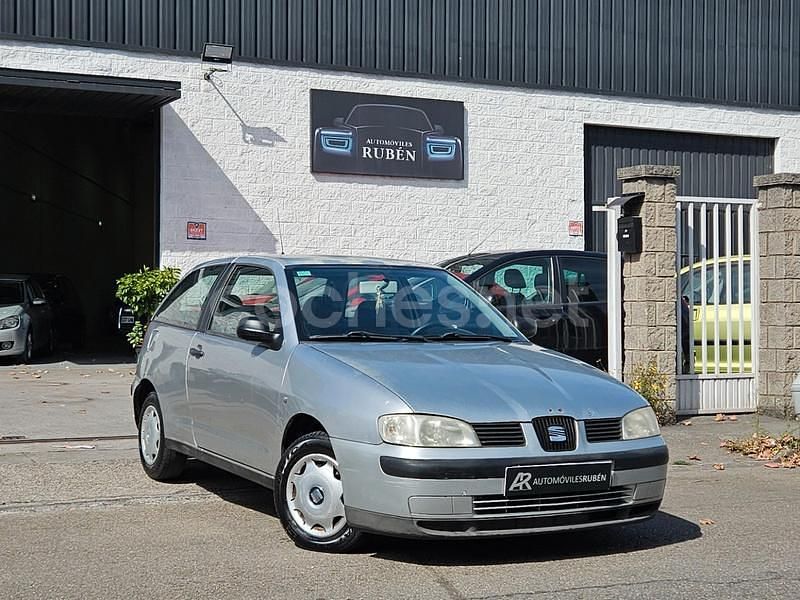 Gris / plata Usado 2000 Seat Ibiza Berlina | 1900 € (Precio justo) - Imagen 1/4