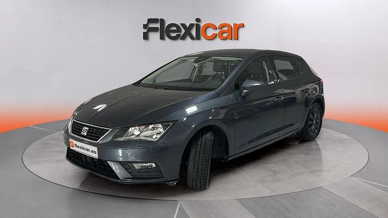 Usado Seat Leon Style 130 CV (95 kW) 2020 Gris Berlina