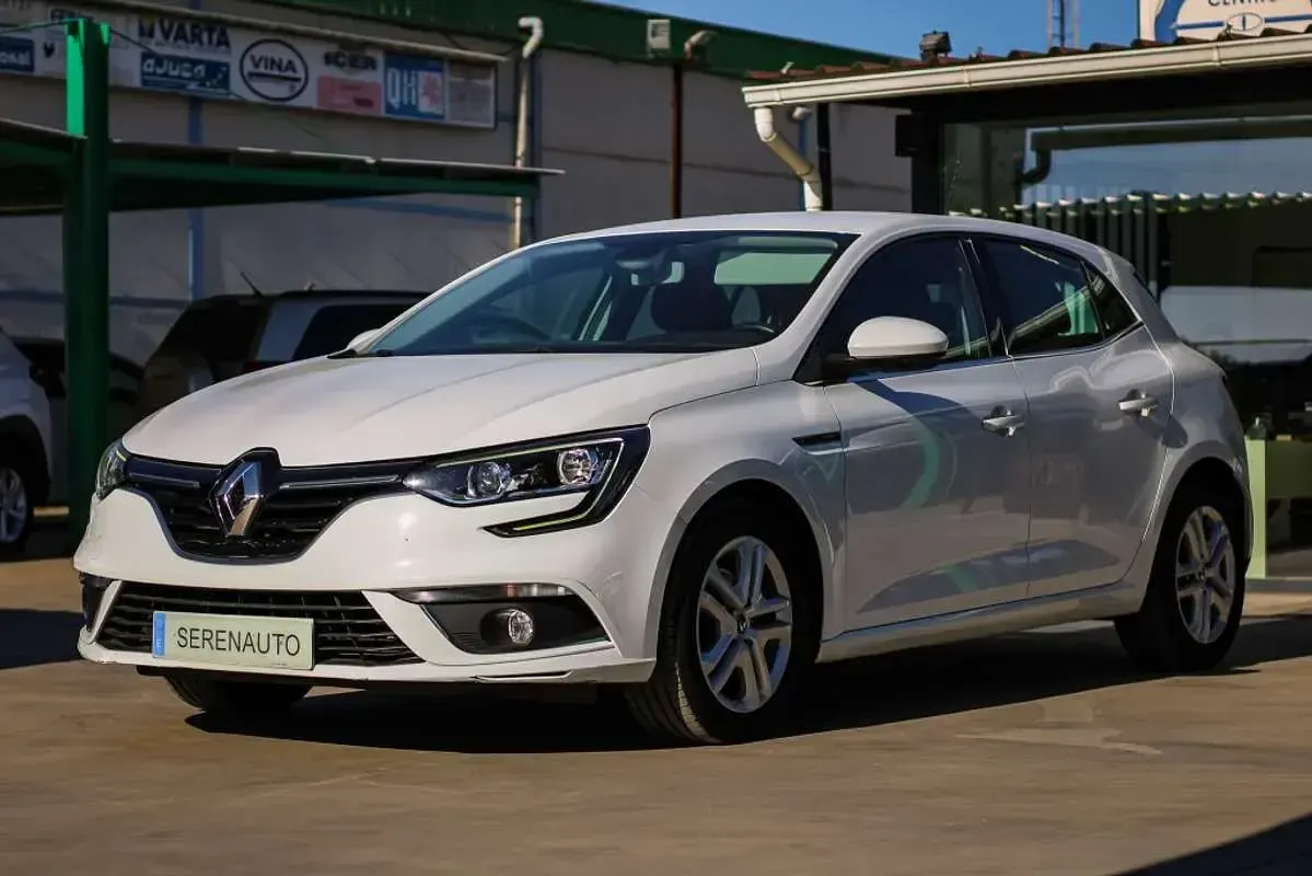 Usado Renault Mégane Business 116 CV (85 kW) 2020 Blanco Utilitario