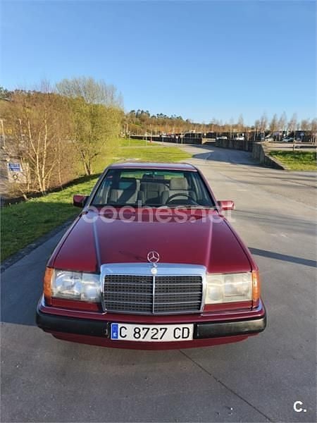 Usado Mercedes E250 113 CV (83 kW) 1993 Granate Berlina