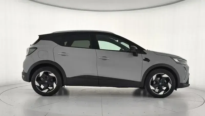 Usado Renault Captur Techno 100 CV (73 kW) 2025 Gris SUV