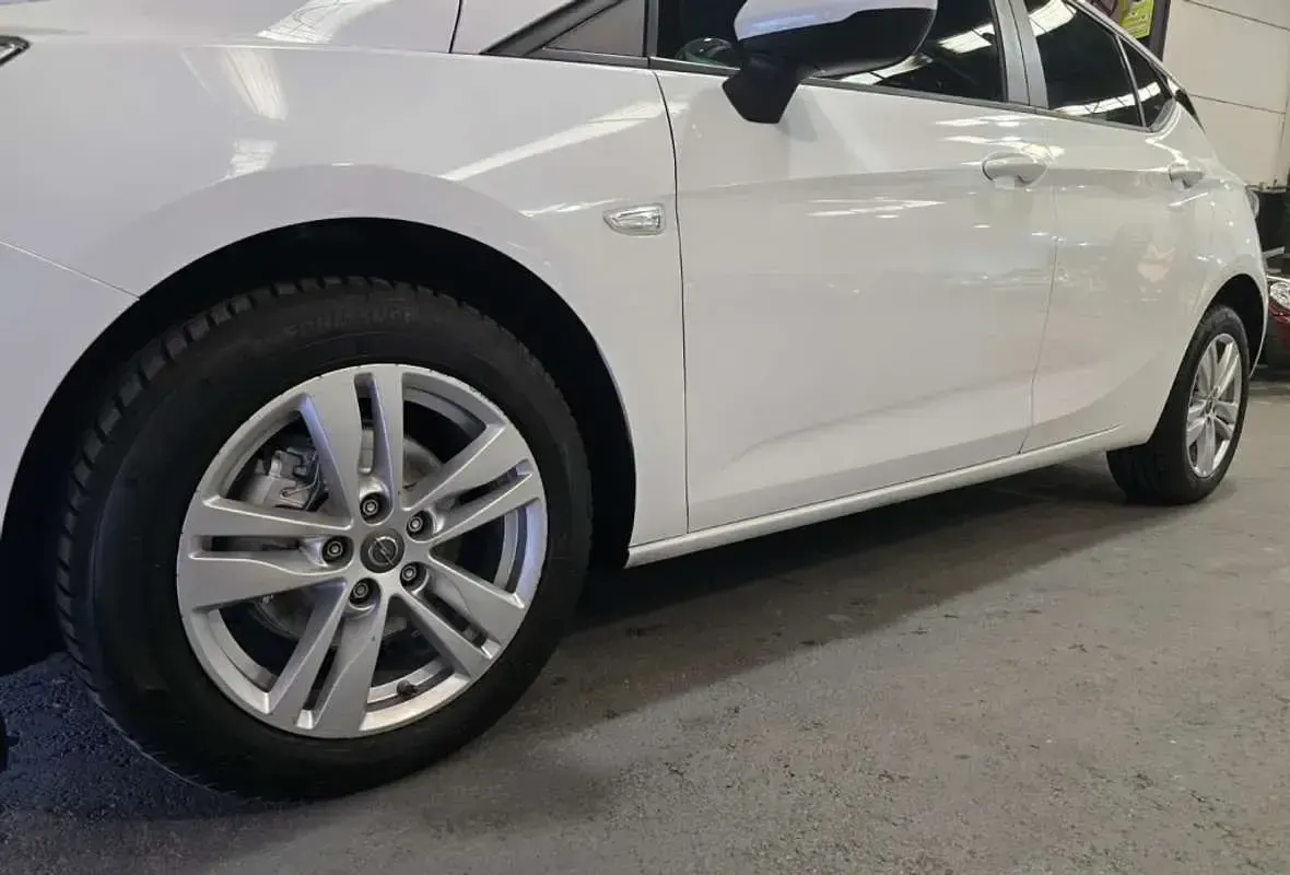 Usado Opel Astra Dynamic 110 CV (80 kW) 2019 Blanco Utilitario