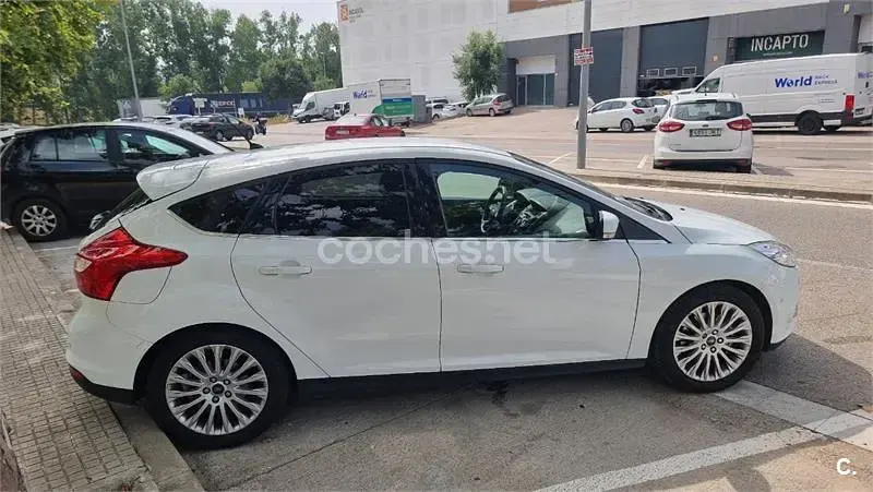 Usado Ford Focus Trend 150 CV (110 kW) 2012 Blanco Berlina