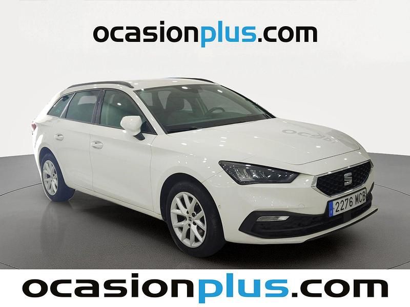 Używany Seat Leon Style 110 KM (80 kW) 2022 Biały Minivan