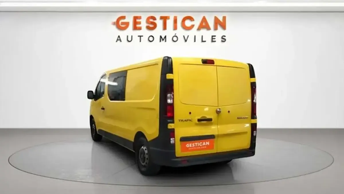 Usado Renault Trafic 95 CV (69 kW) 2020 Amarillo Monovolumen