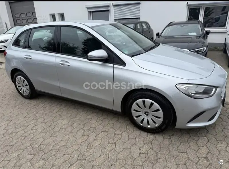 Usado Mercedes B200 150 CV (110 kW) 2021 Gris / plata Utilitario