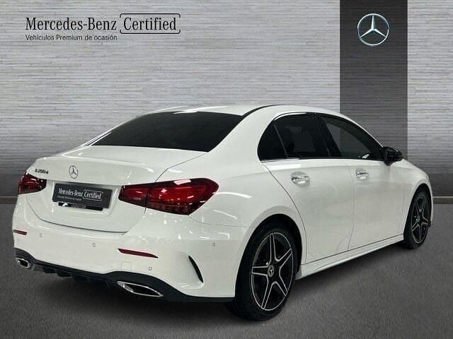 Usado Mercedes A200 AMG line 150 CV (110 kW) 2024 Blanco Berlina